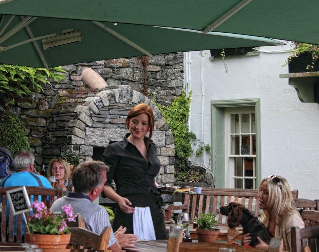 Hotel Mason'S Arms Bowland Bridge Exterior foto